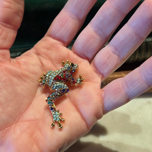3/$20 Adorable Sparkly Frog Pin Brooch Gold-tone - Picture 7 of 9
